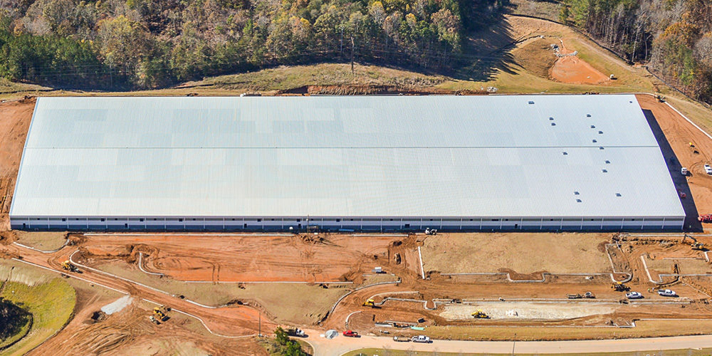 Long bay industrial metal building