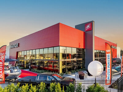 Boat service facility