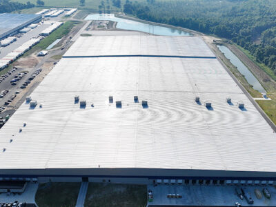 Steel building for manufacturing plant