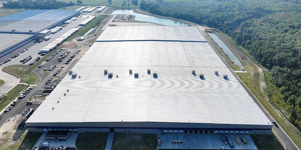 Steel building for manufacturing plant